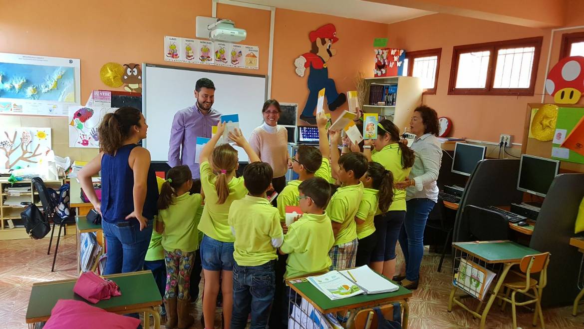 El Ayuntamiento de Barlovento dona libros de lectura infantil y juvenil a los colegios del municipio