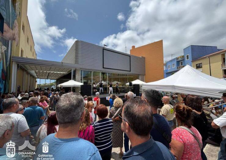 Barlovento celebra este domingo su Mercadillo con feria del aguacate y concierto de Los Salvapantallas