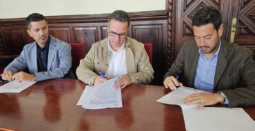 Barlovento firma un convenio con Educación para el techado de la cancha del CEO