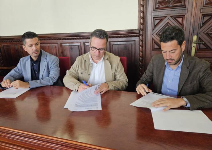 Barlovento firma un convenio con Educación para el techado de la cancha del CEO